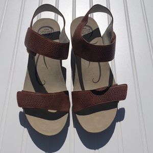 Abeo Uphold Womens Sandals